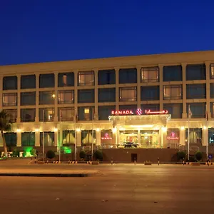 3* 酒店 Ramada